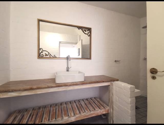2 BEDROOM FLAT TO LET IN DWARSKERSBOS